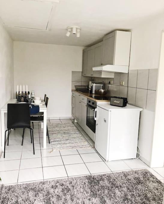 Charmante Gartenwohnung Mit Privatem Grossen Garten Colonia Esterno foto